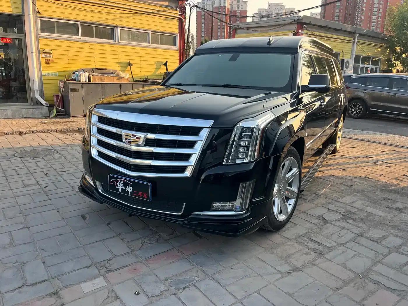 2017 Cadillac Escalade 6.2L ESV Platinum Edition Extended Wheelbase — миниатюра 1