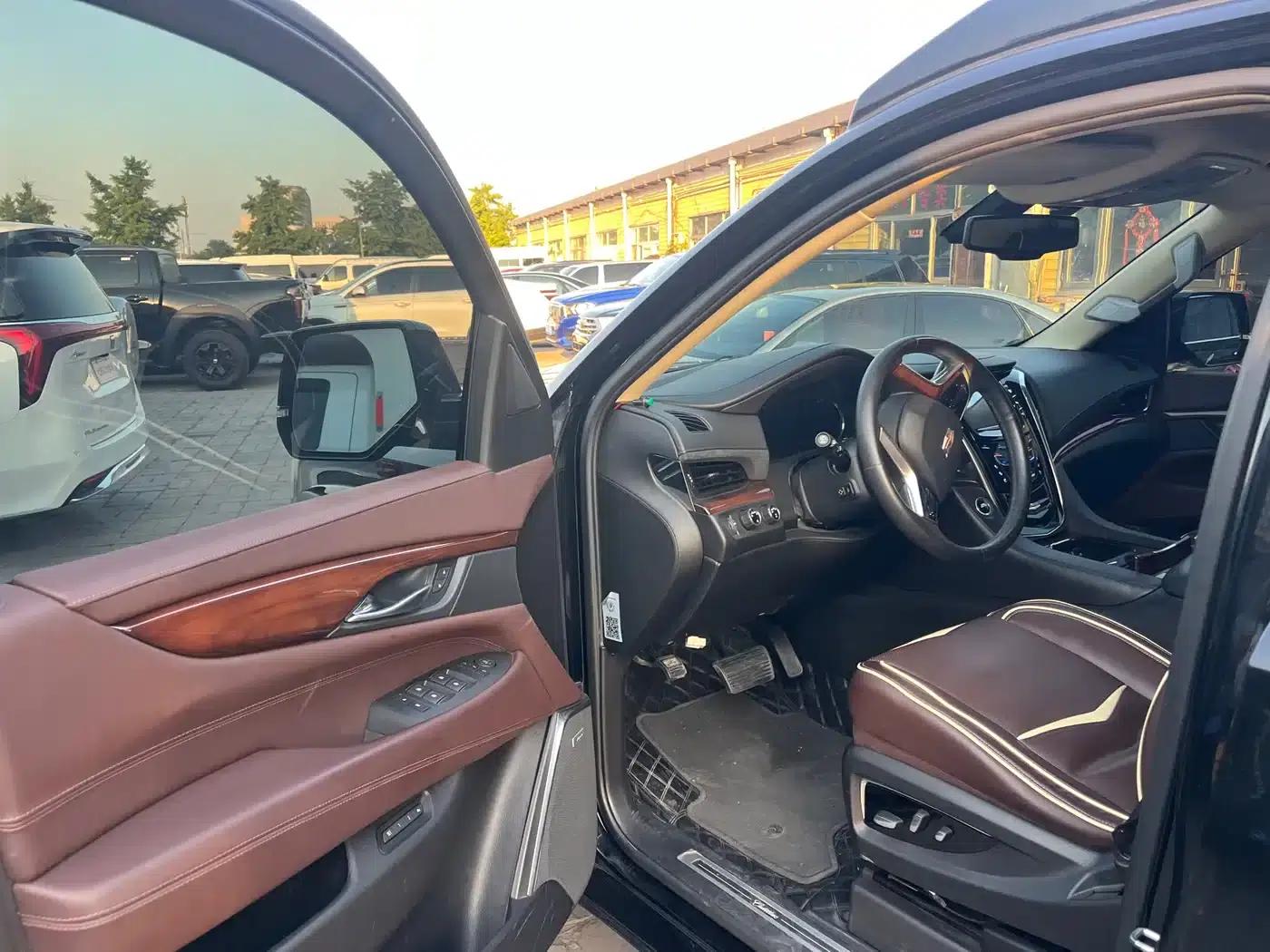 2017 Cadillac Escalade 6.2L ESV Platinum Edition Extended Wheelbase — миниатюра 11