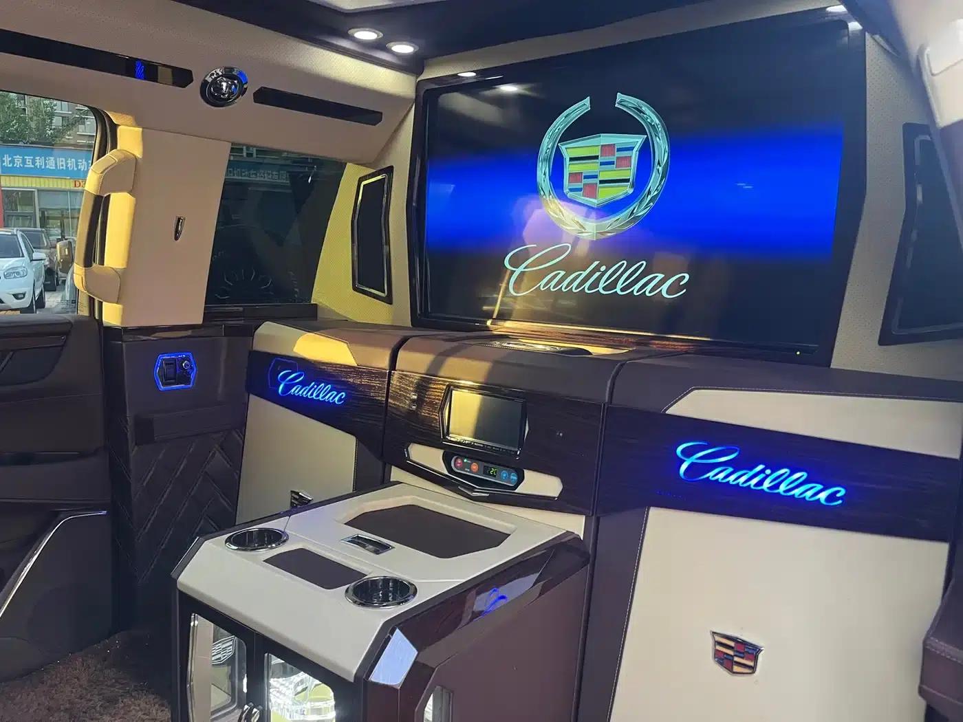 2017 Cadillac Escalade 6.2L ESV Platinum Edition Extended Wheelbase — миниатюра 3