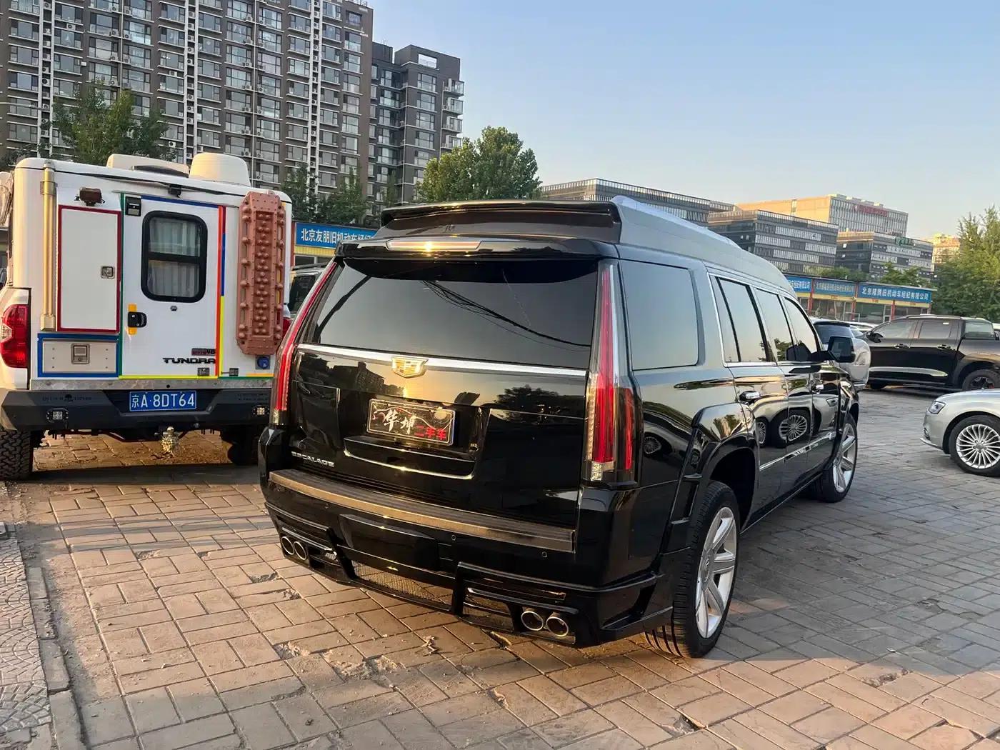 2017 Cadillac Escalade 6.2L ESV Platinum Edition Extended Wheelbase — миниатюра 5