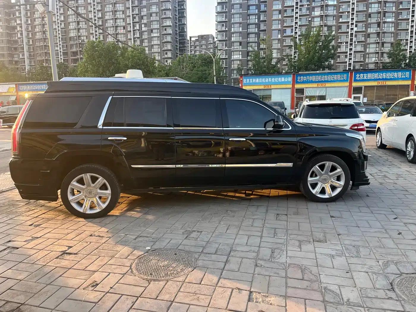 2017 Cadillac Escalade 6.2L ESV Platinum Edition Extended Wheelbase — миниатюра 6