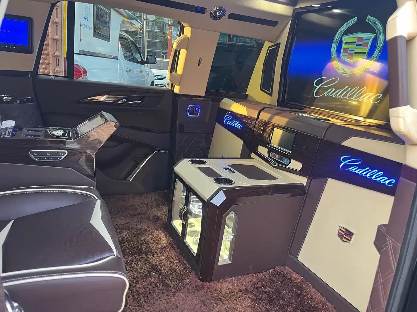 2017 Cadillac Escalade 6.2L ESV Platinum Edition Extended Wheelbase — миниатюра 7