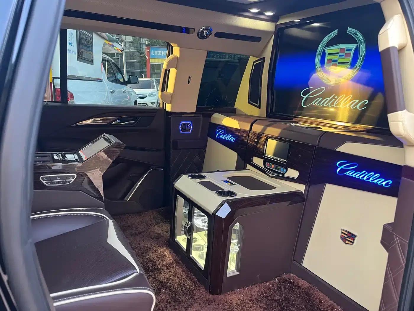 2017 Cadillac Escalade 6.2L ESV Platinum Edition Extended Wheelbase — миниатюра 9