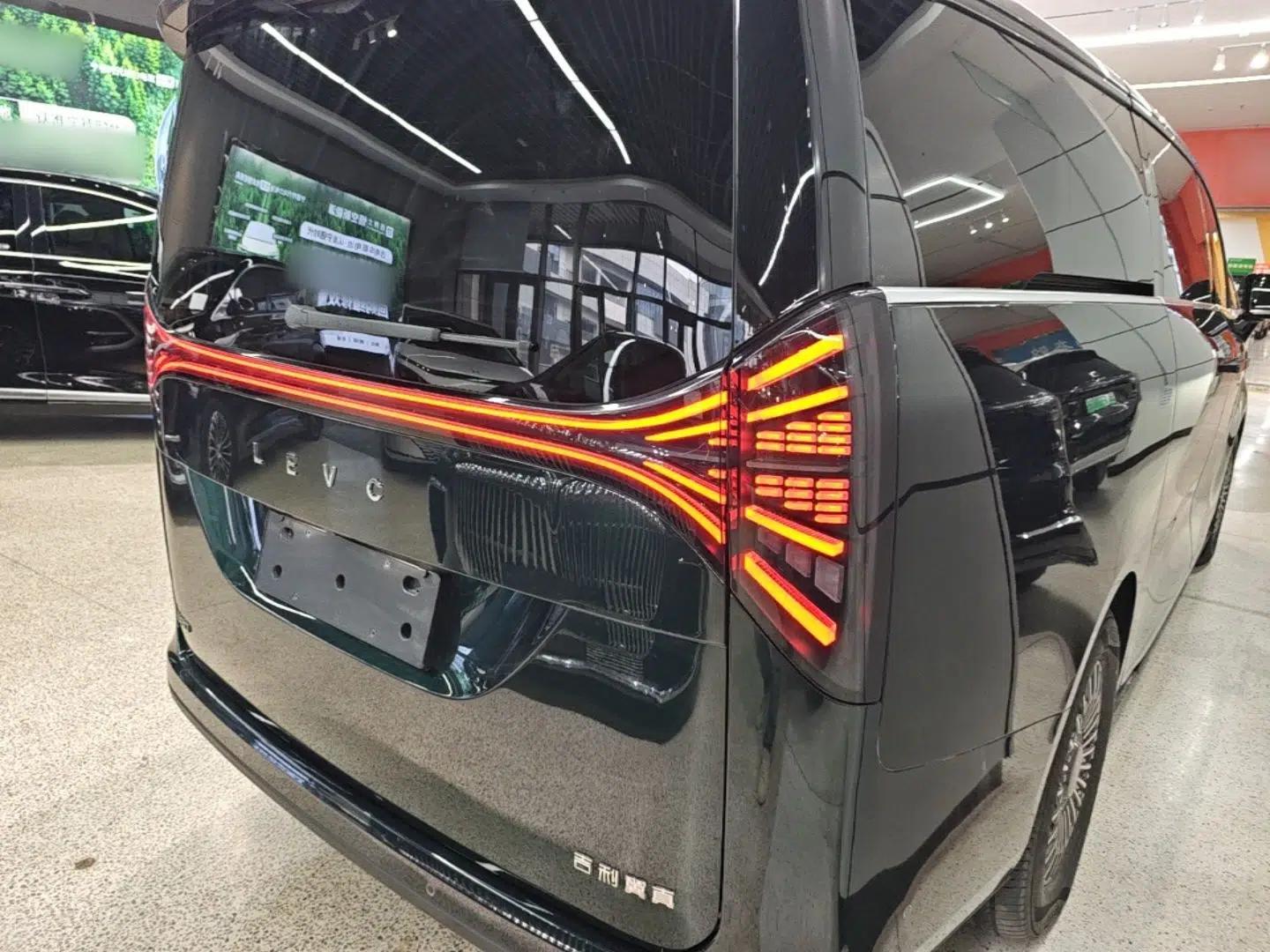 Geely Galaxy LEVC L380 2025 805 km Collection Edition All-Wheel Drive — миниатюра 3