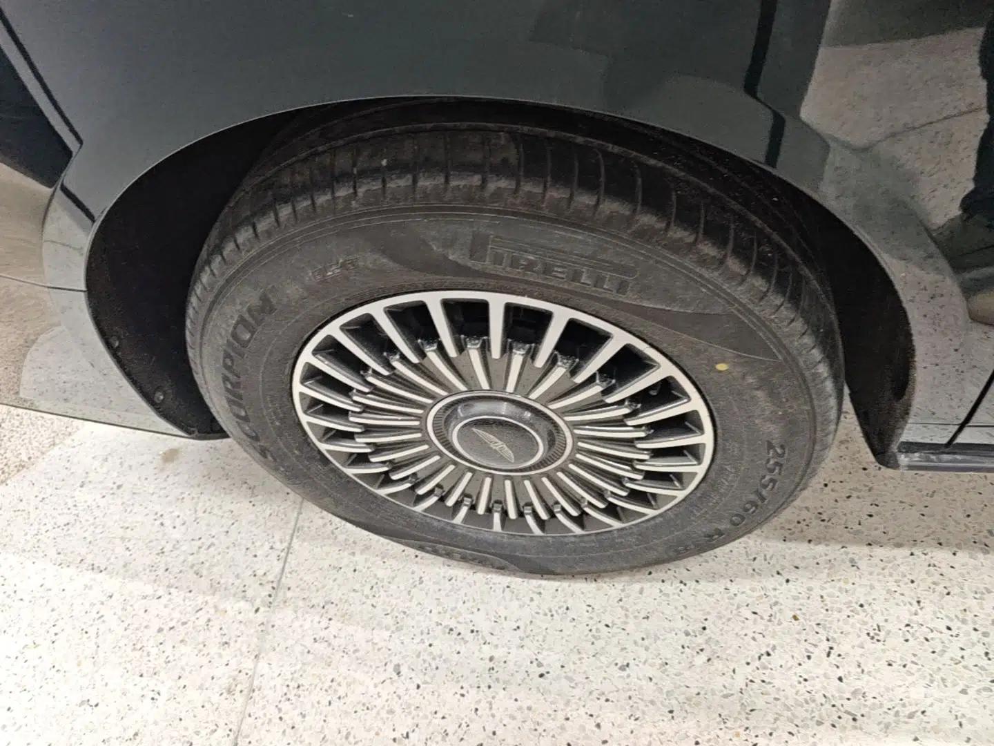 Geely Galaxy LEVC L380 2025 805 km Collection Edition All-Wheel Drive — миниатюра 5