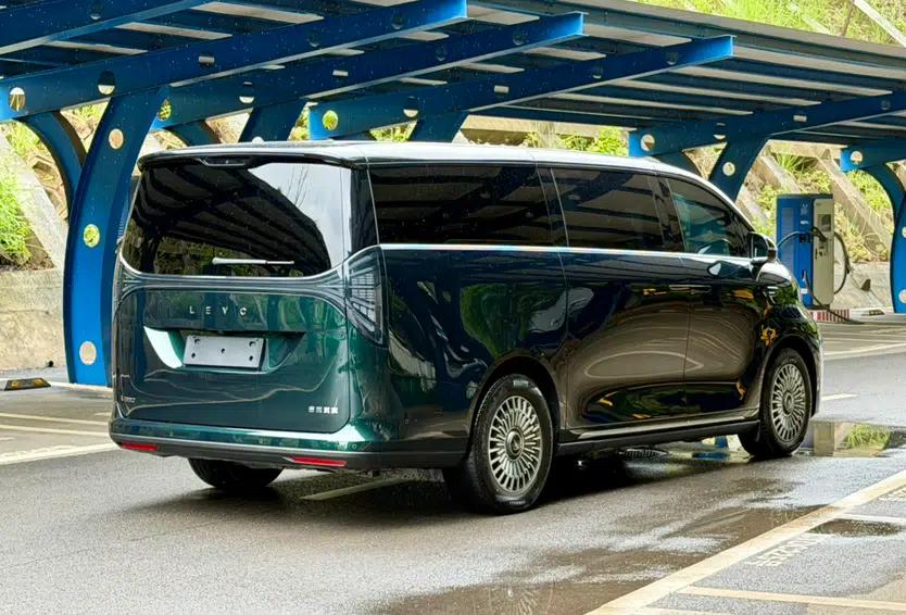 Geely Galaxy LEVC L380 2025 805 km Collection Edition All-Wheel Drive — миниатюра 6
