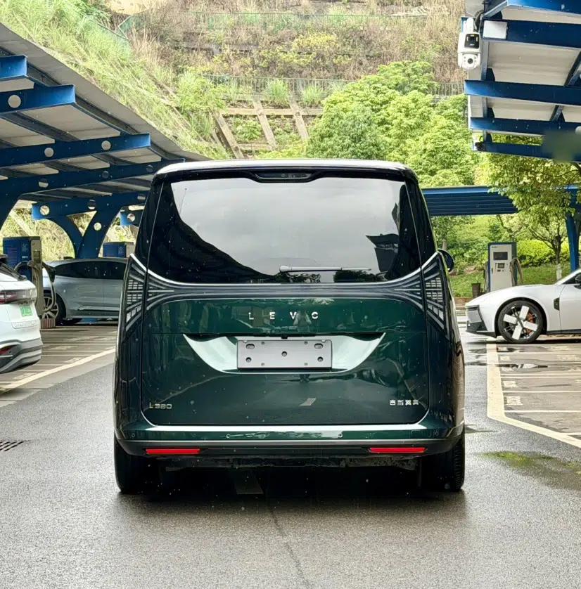 Geely Galaxy LEVC L380 2025 805 km Collection Edition All-Wheel Drive — миниатюра 10