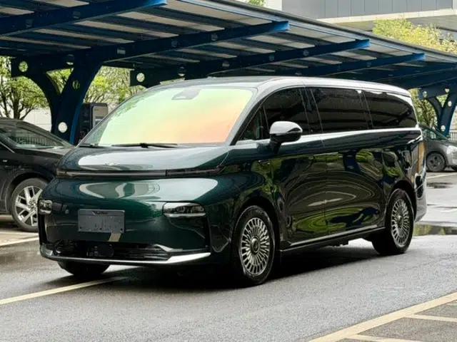 Geely Galaxy LEVC L380 2025 805 km Collection Edition All-Wheel Drive