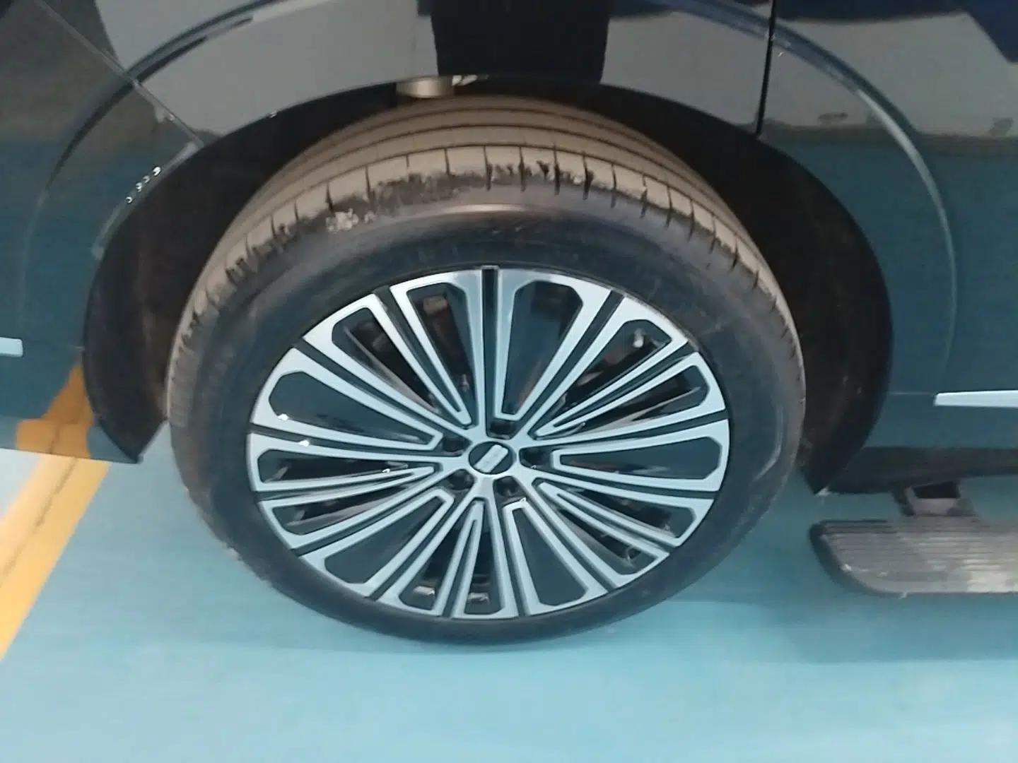 Geely Galaxy M9 2025 Model 210km Four-Wheel-Drive Leading Edition — миниатюра 10