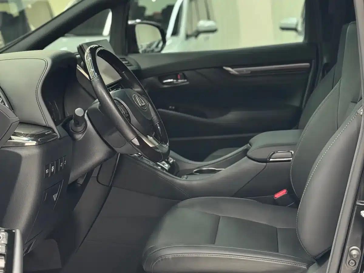 Lexus LM 2020 300h Four-Seat Executive Edition — миниатюра 4