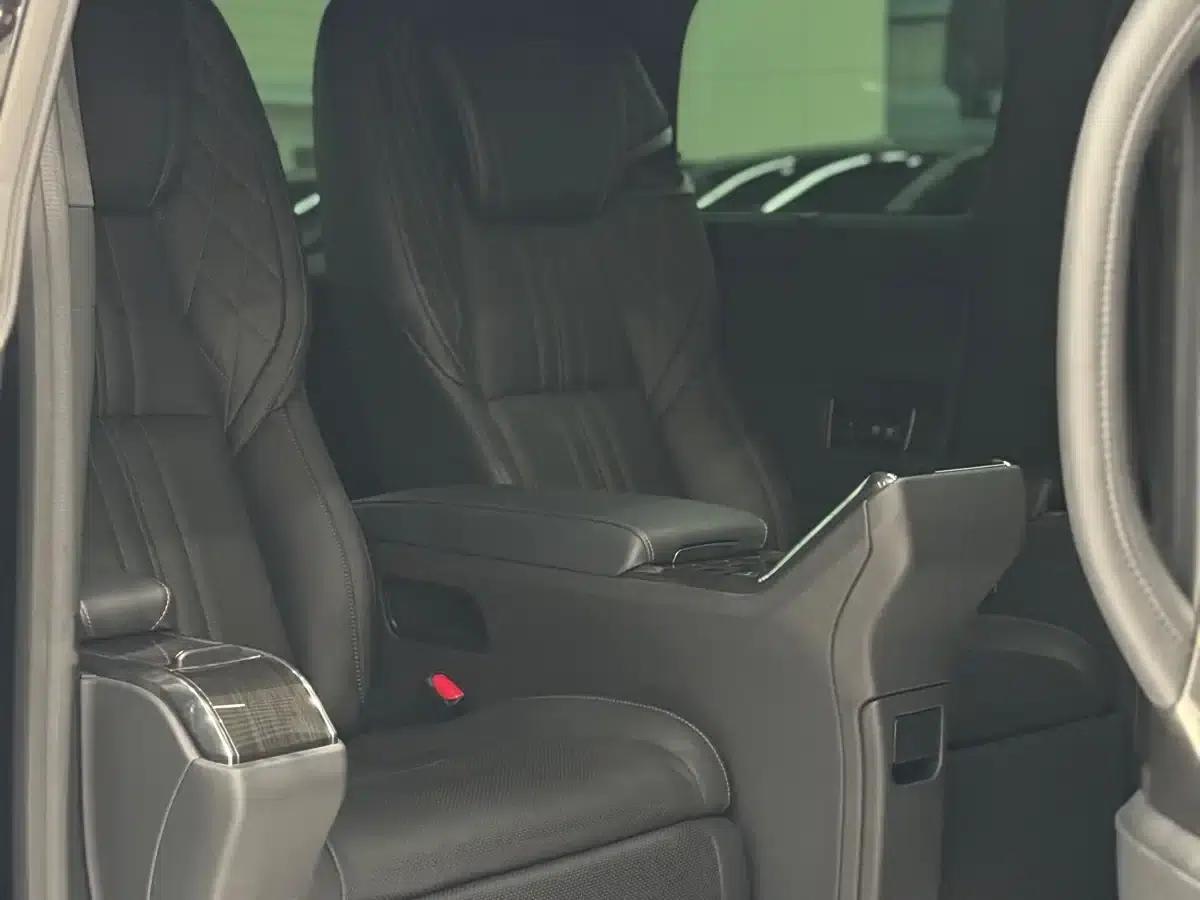 Lexus LM 2020 300h Four-Seat Executive Edition — миниатюра 10