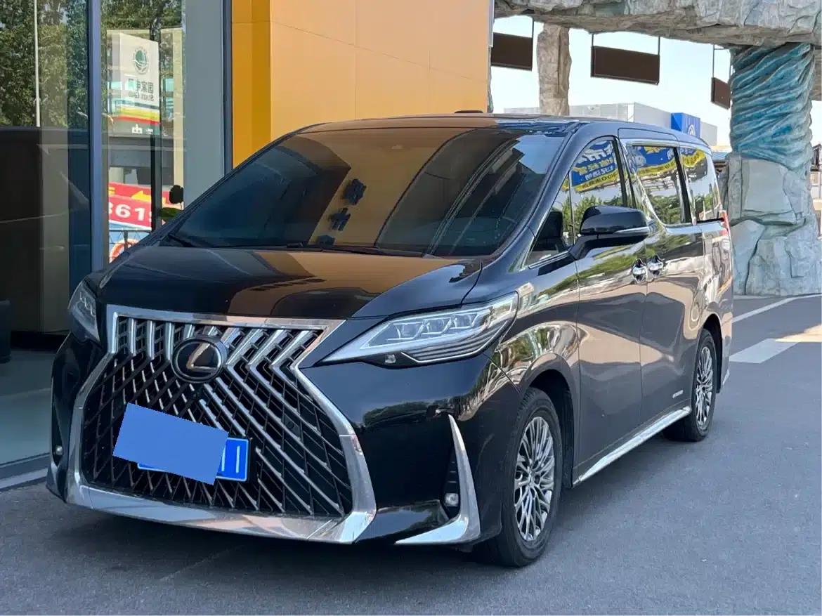 Lexus LM 2020 300h — миниатюра 1