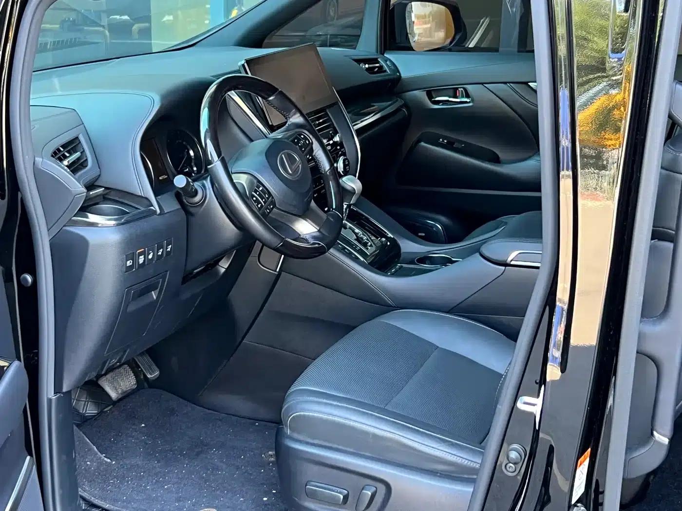 Lexus LM 2020 300h — миниатюра 3