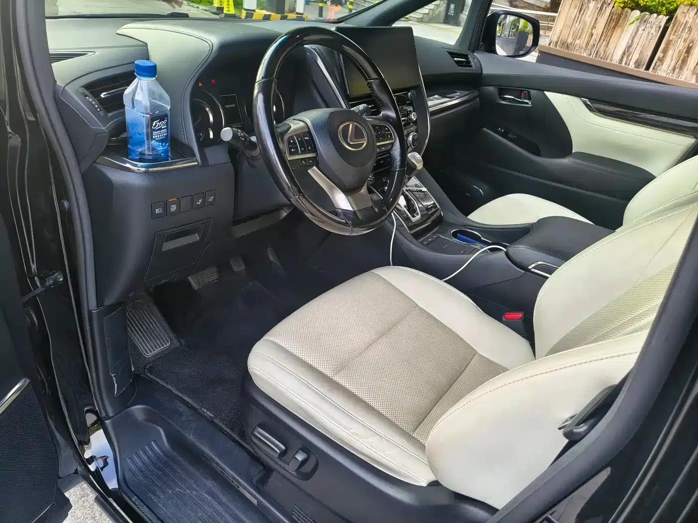 Lexus LM 2020 300h Four-Seat Executive Edition — миниатюра 4