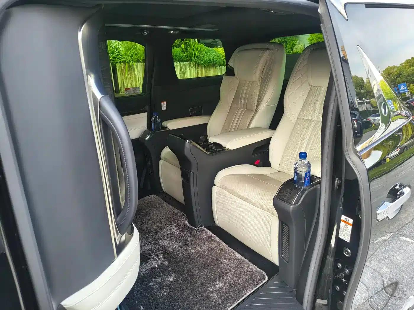 Lexus LM 2020 300h Four-Seat Executive Edition — миниатюра 6