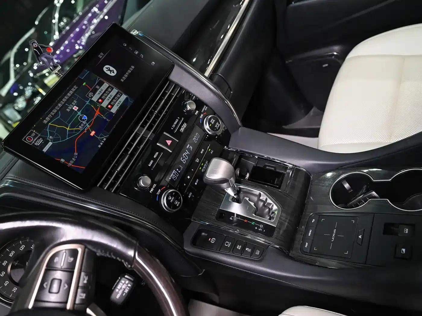 Lexus LM 2020 300h Four-Seat Executive Edition — миниатюра 12