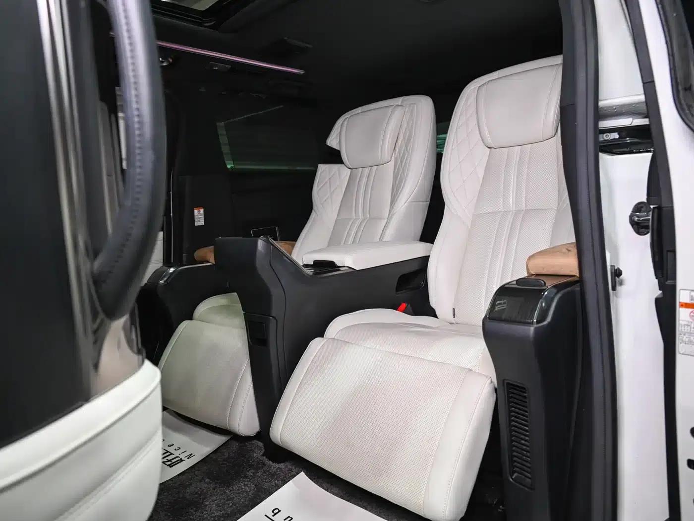 Lexus LM 2020 300h Four-Seat Executive Edition — миниатюра 14