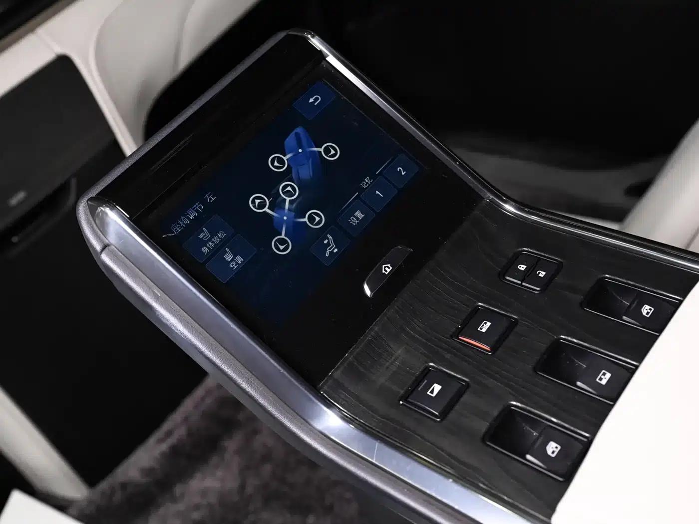 Lexus LM 2020 300h Four-Seat Executive Edition — миниатюра 15