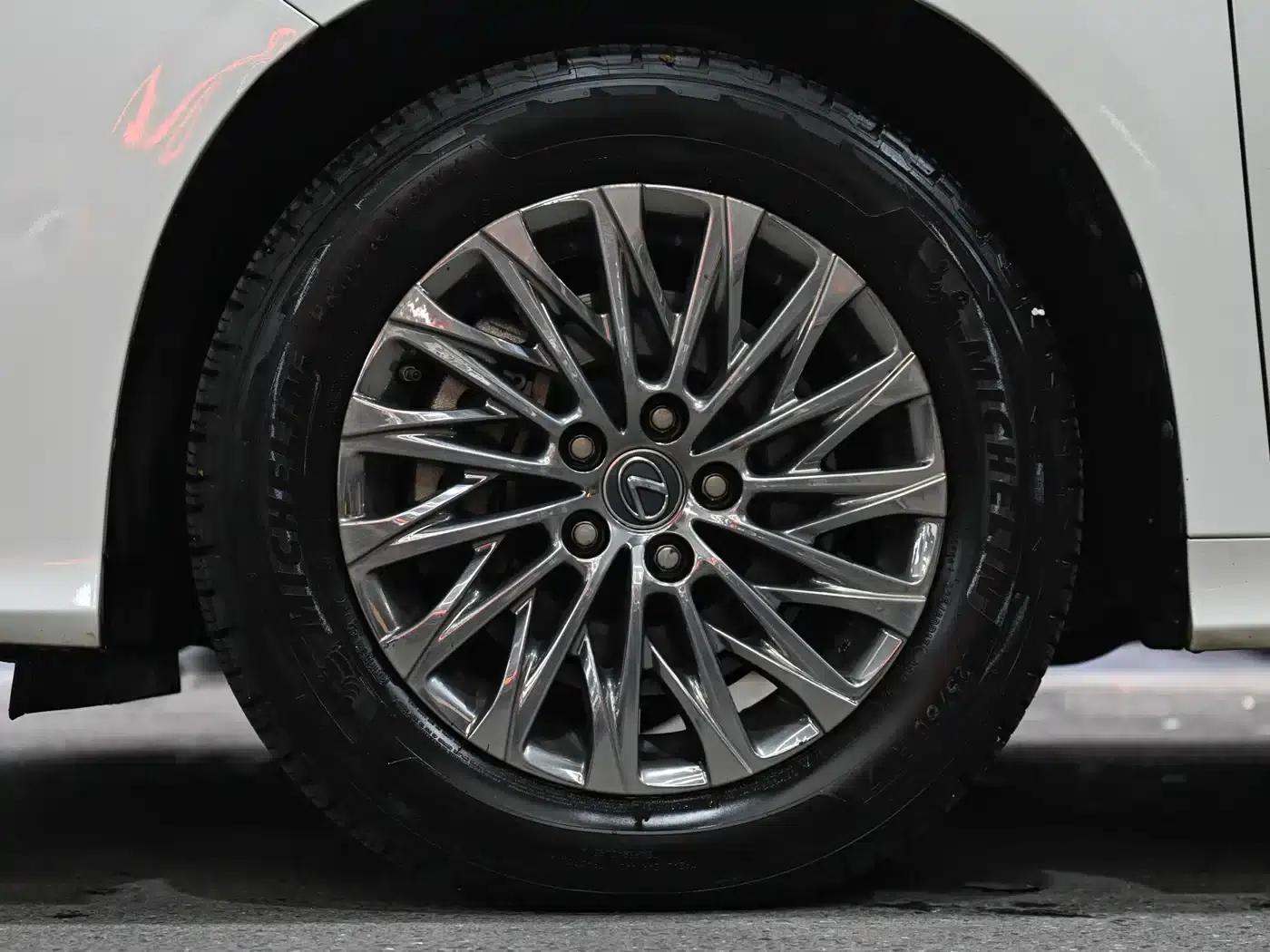 Lexus LM 2020 300h Four-Seat Executive Edition — миниатюра 19