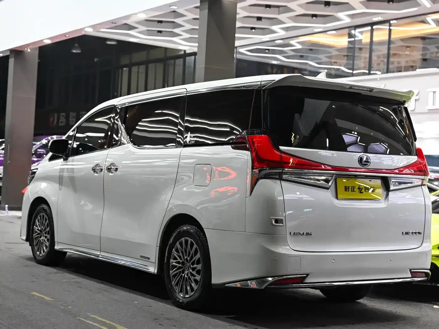 Lexus LM 2020 300h Four-Seat Executive Edition — миниатюра 4