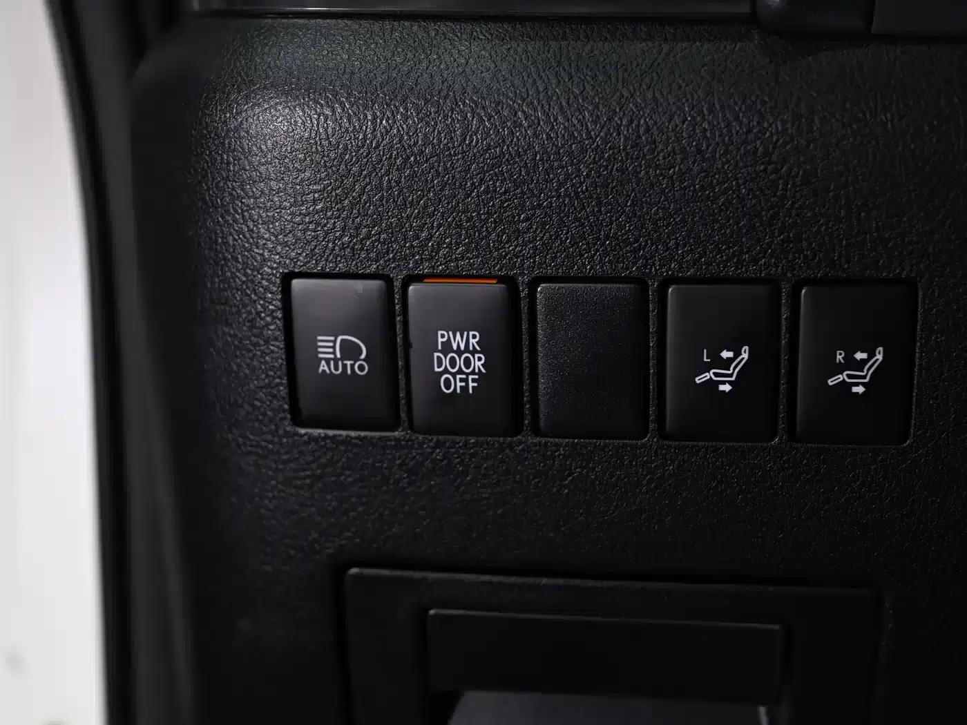 Lexus LM 2020 300h Four-Seat Executive Edition — миниатюра 10