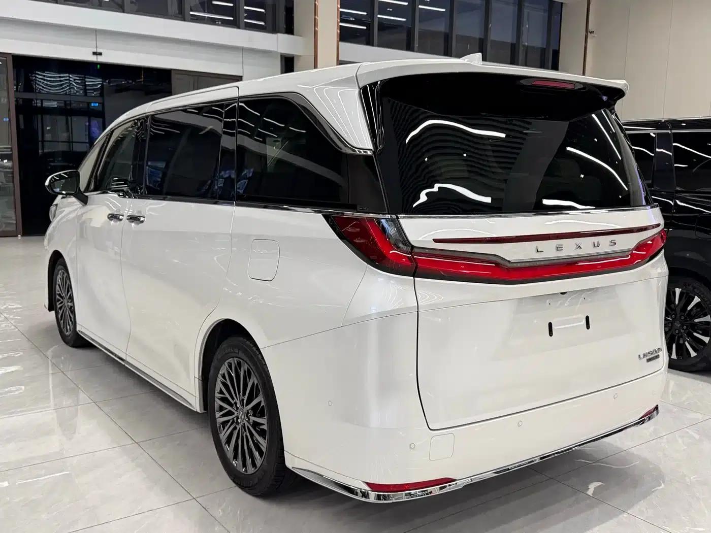 Lexus LM 2023 500h Six-Seat Premium Edition — миниатюра 11