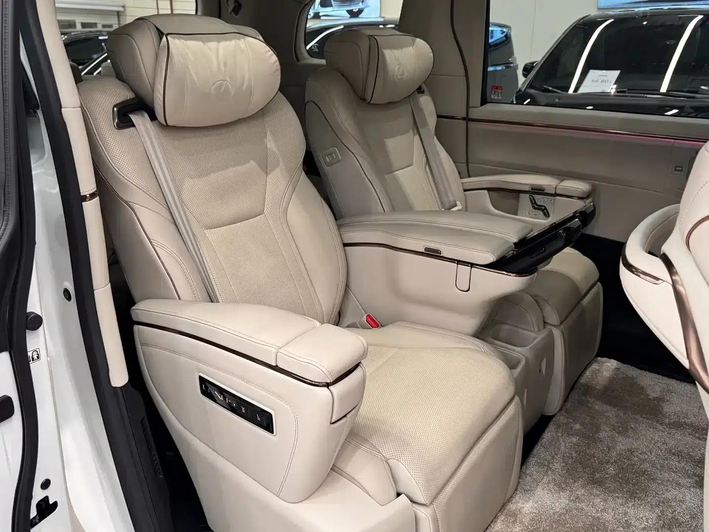 Lexus LM 2023 500h Six-Seat Premium Edition — миниатюра 5