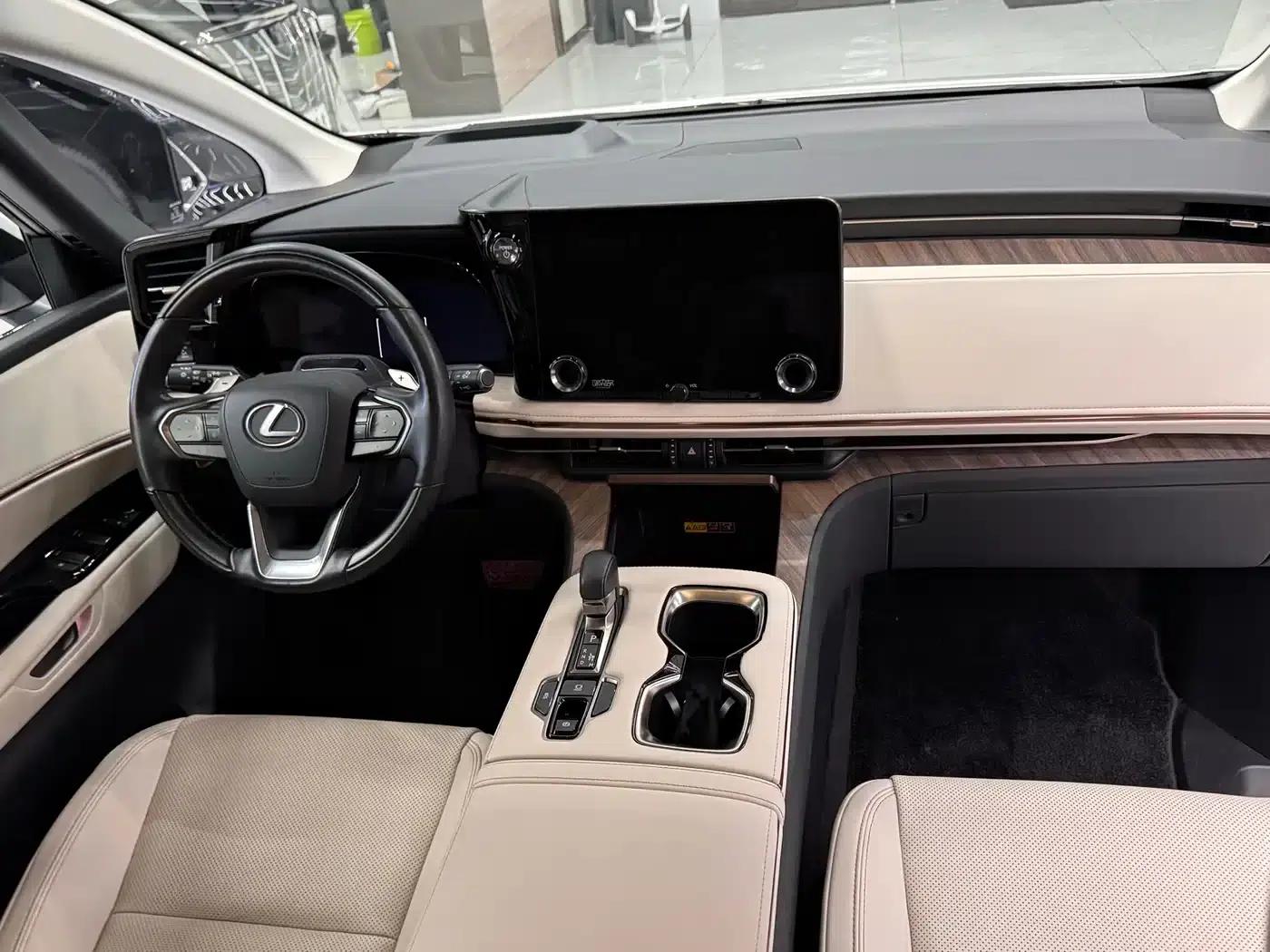 Lexus LM 2023 500h Six-Seat Premium Edition — миниатюра 6