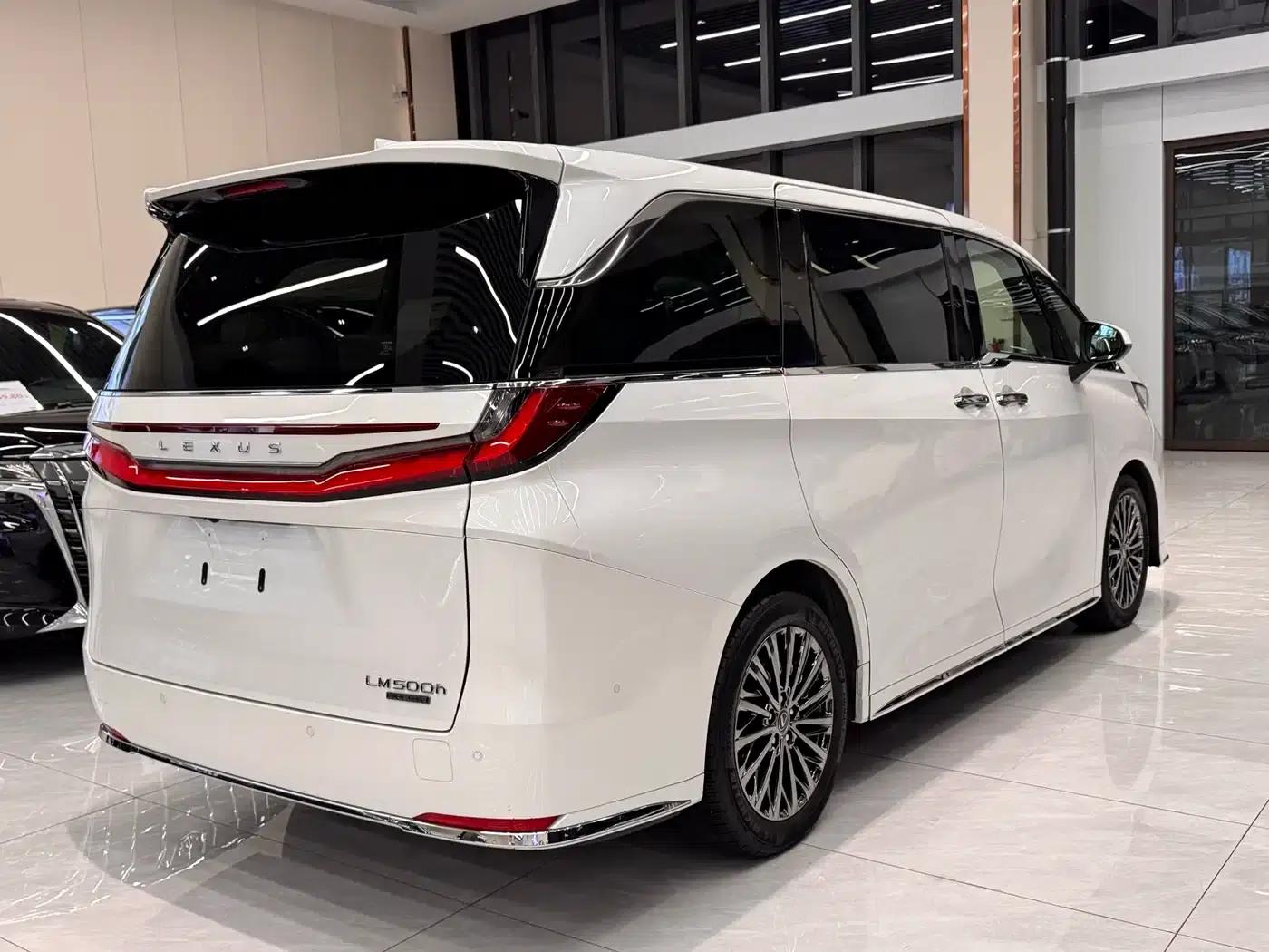 Lexus LM 2023 500h Six-Seat Premium Edition — миниатюра 9