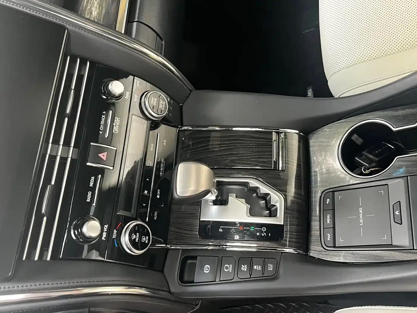 Lexus LM 2020 300h Four-Seat Executive Edition — миниатюра 11