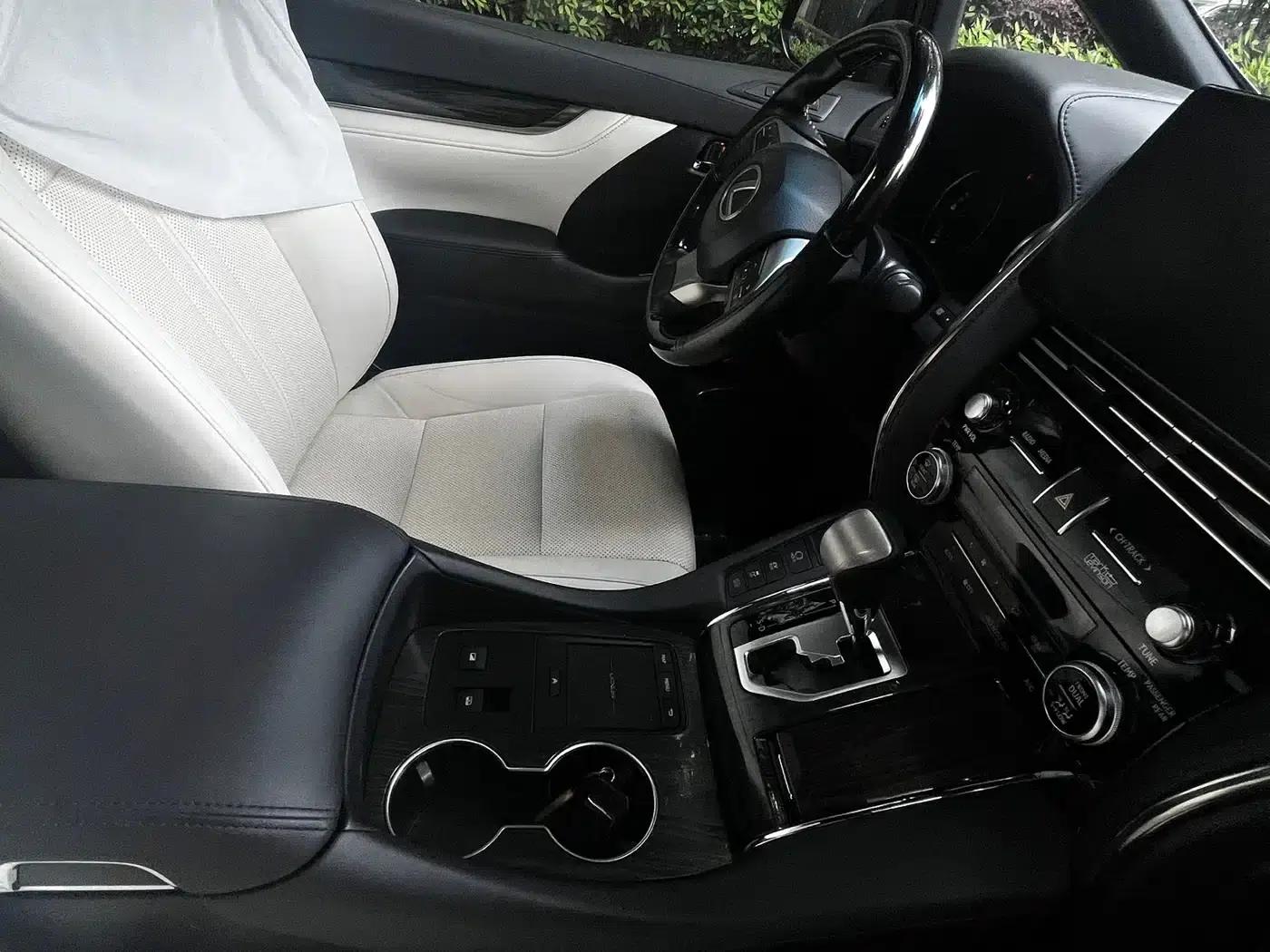 Lexus LM 2020 300h Four-Seat Executive Edition — миниатюра 12