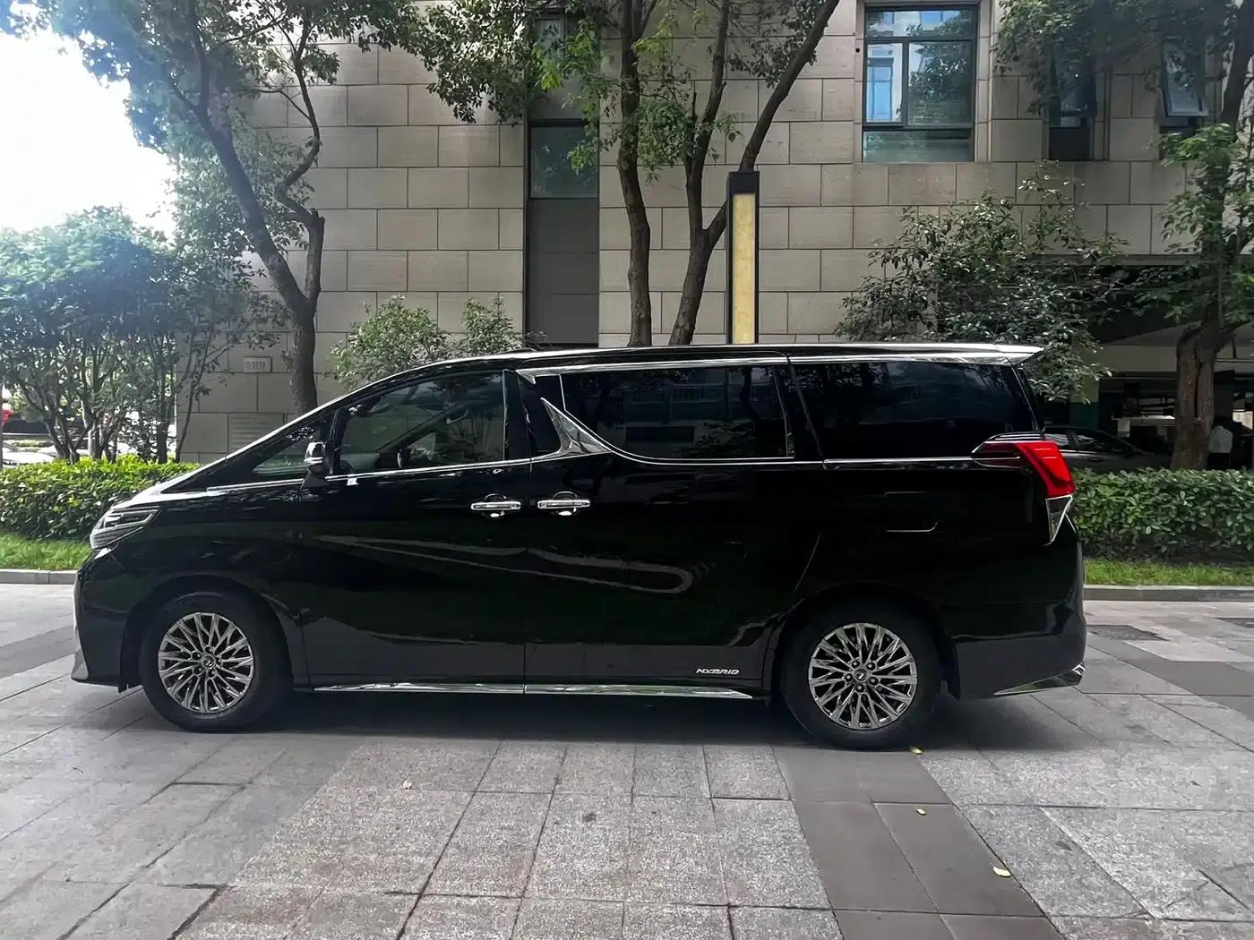 Lexus LM 2020 300h Four-Seat Executive Edition — миниатюра 4