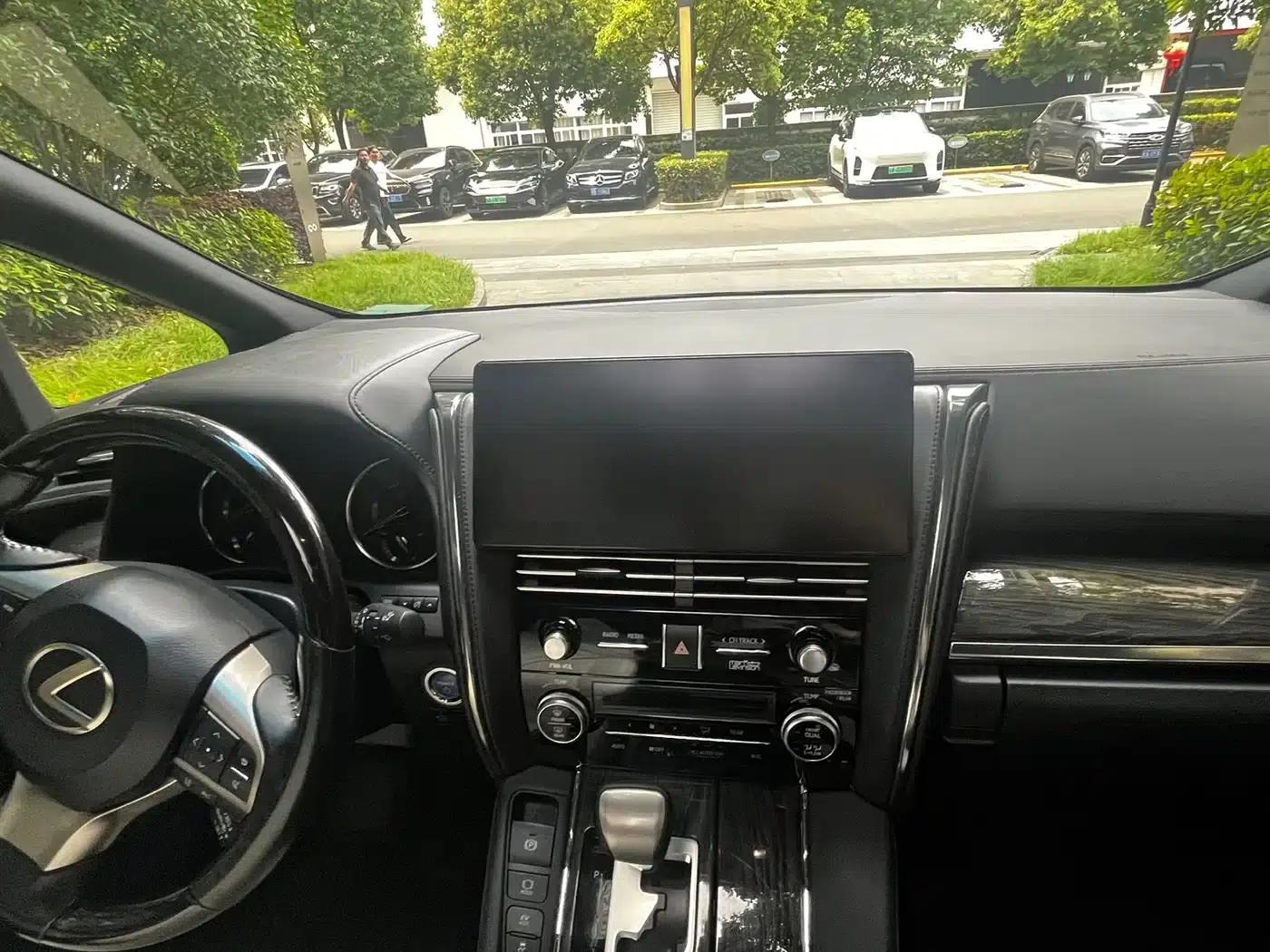 Lexus LM 2020 300h Four-Seat Executive Edition — миниатюра 9