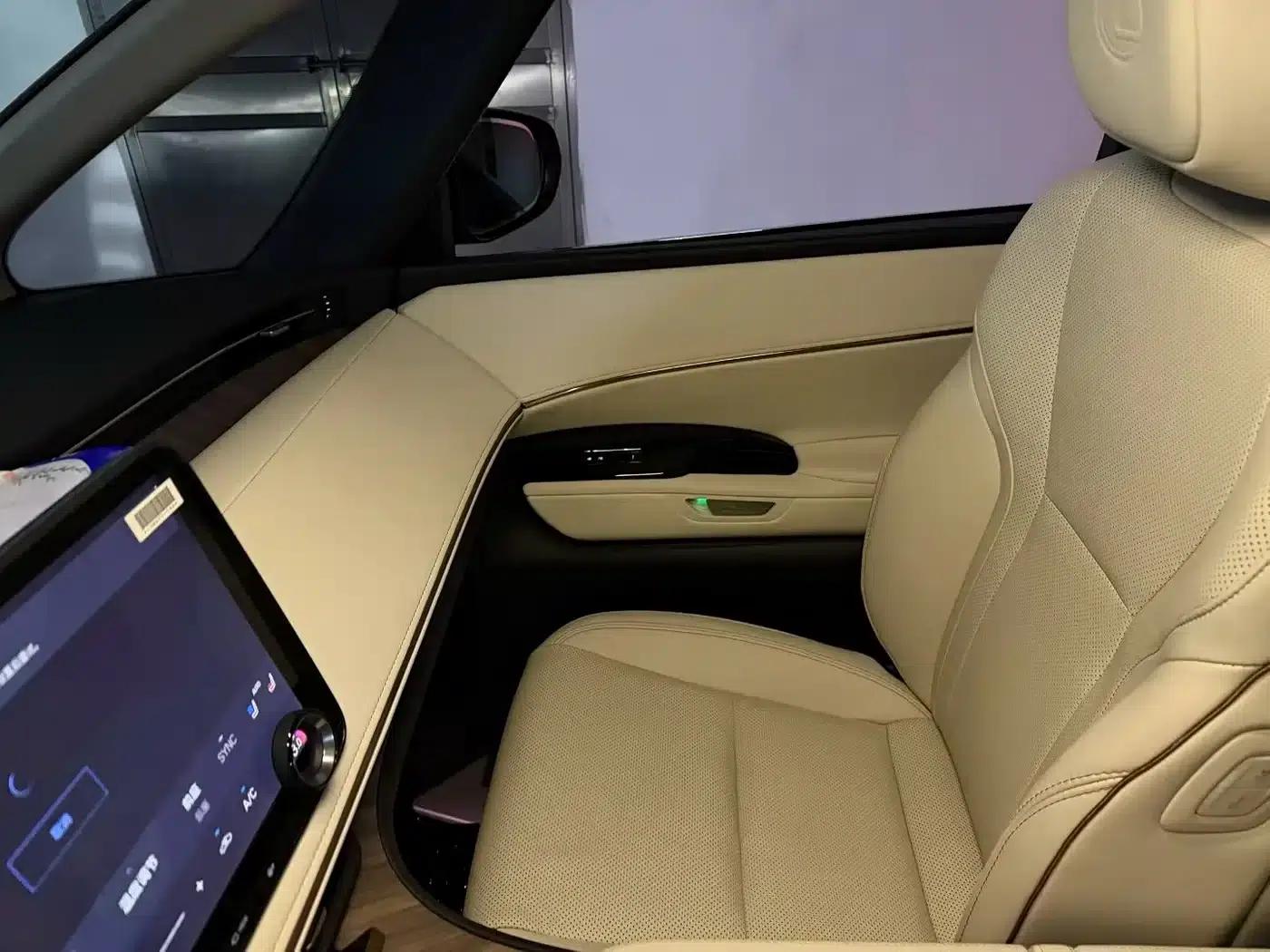 Lexus LM 2023 500h Six-Seat Premium Edition — миниатюра 5