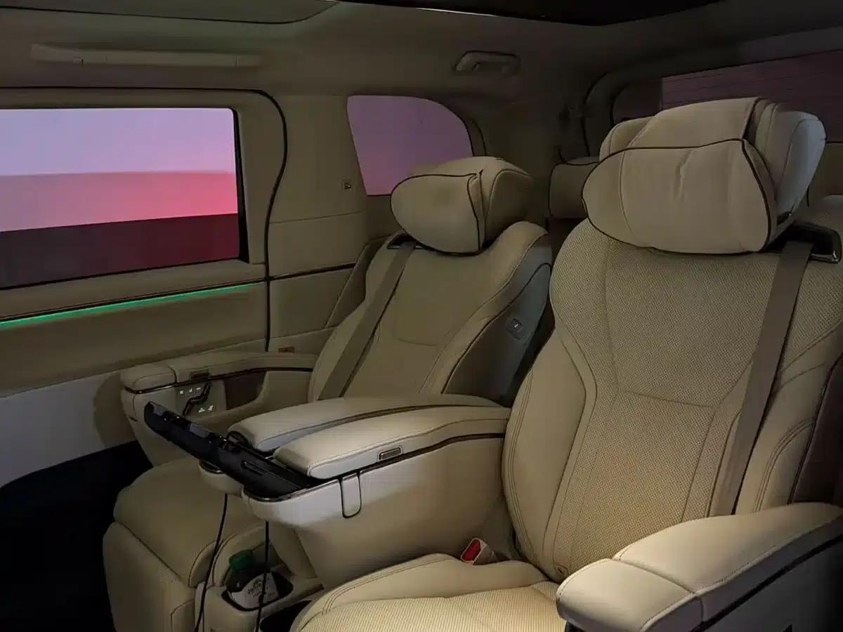 Lexus LM 2023 500h Six-Seat Premium Edition — миниатюра 8