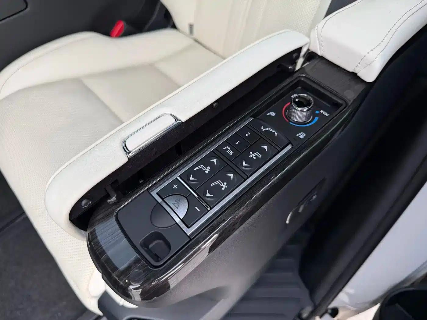 Lexus LM 2020 300h 7-Seat Elegant Edition — миниатюра 14