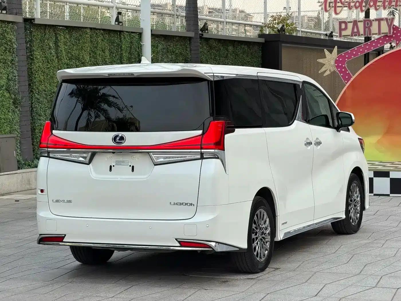 Lexus LM 2020 300h 7-Seat Elegant Edition — миниатюра 6