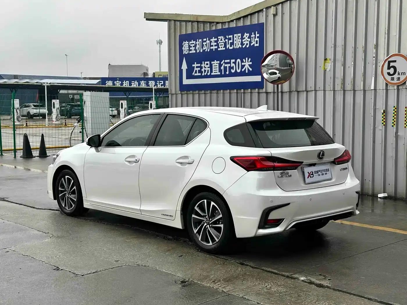 Lexus CT 2017 CT200h Elite Edition, Single Color, China V Emission Standard — миниатюра 4