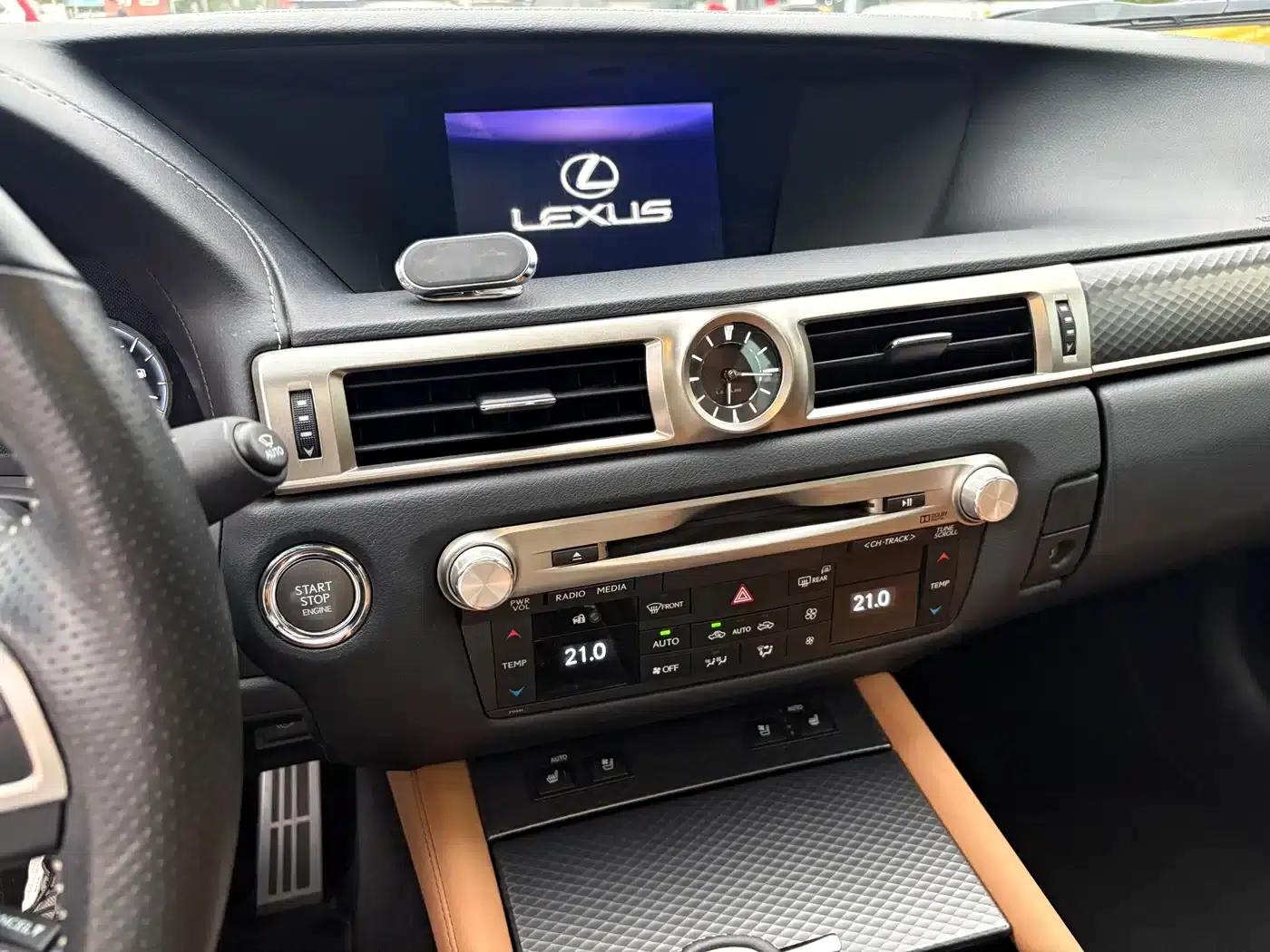2017 Lexus GS 300 F SPORT — миниатюра 11