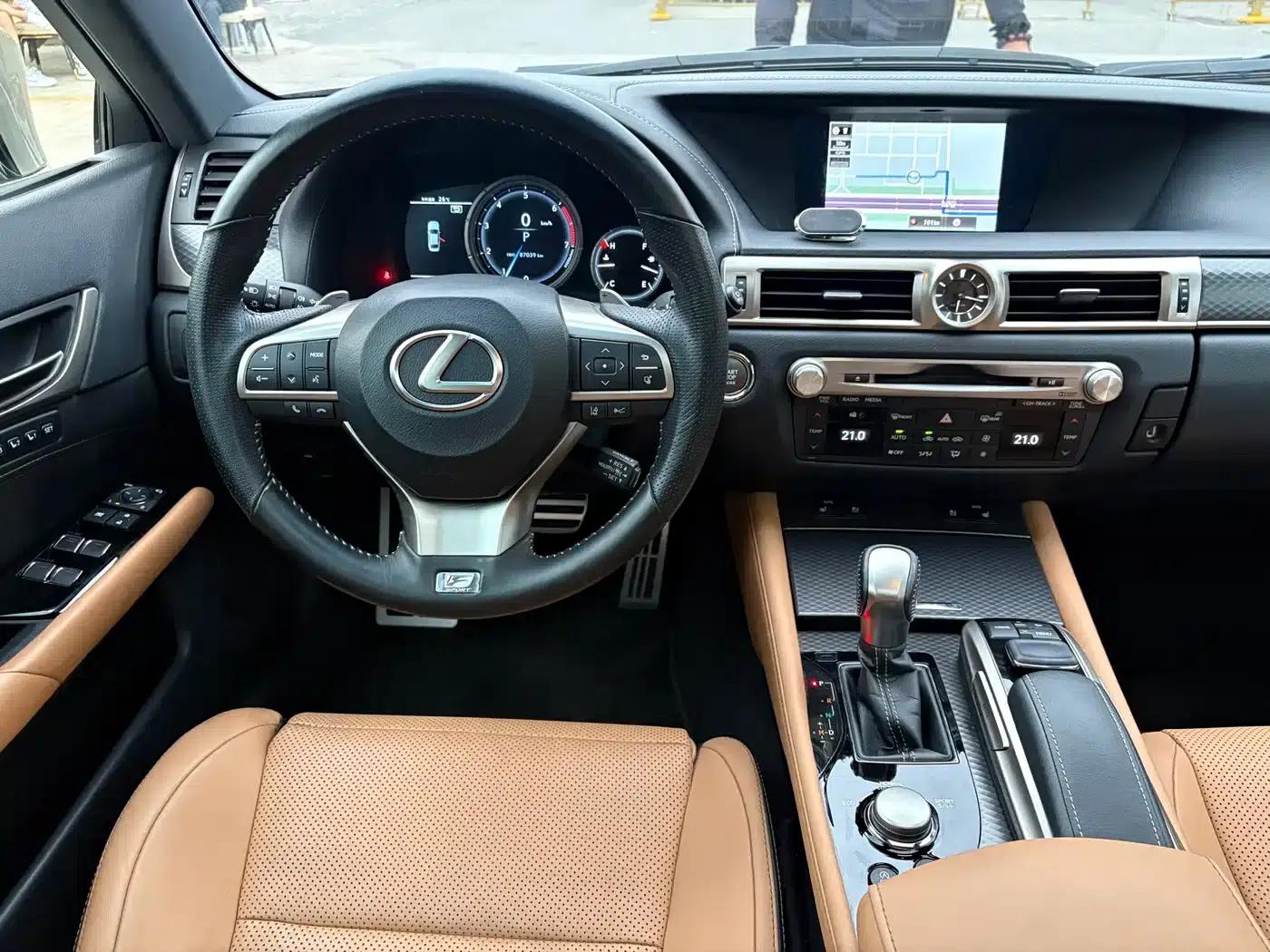 2017 Lexus GS 300 F SPORT — миниатюра 16