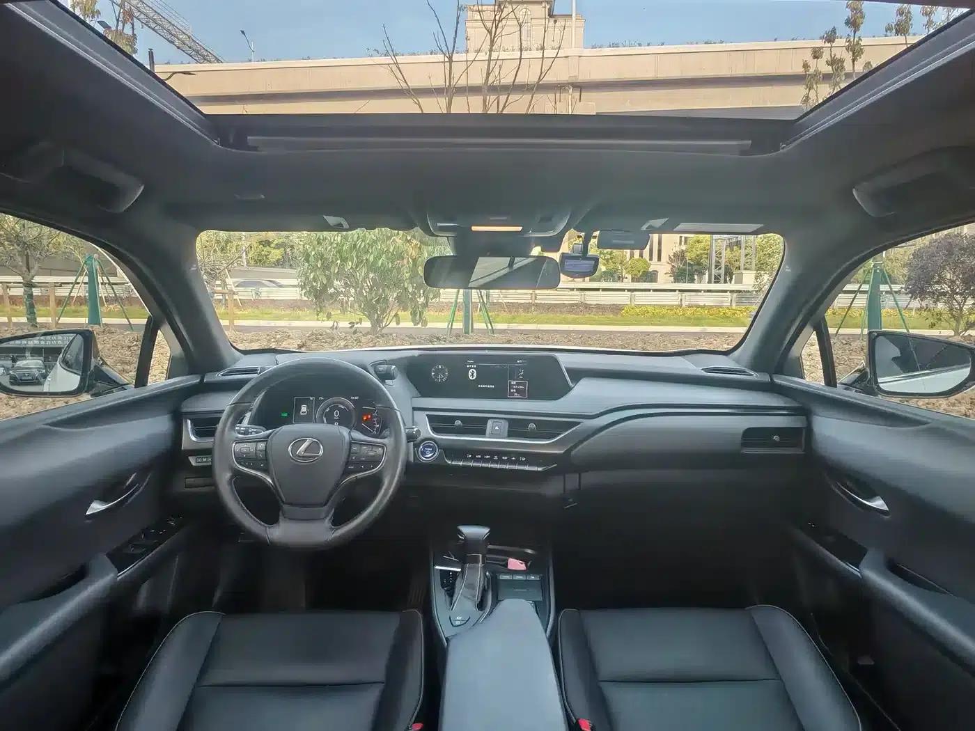 Lexus UX 2020 260h Explorer Edition — миниатюра 11