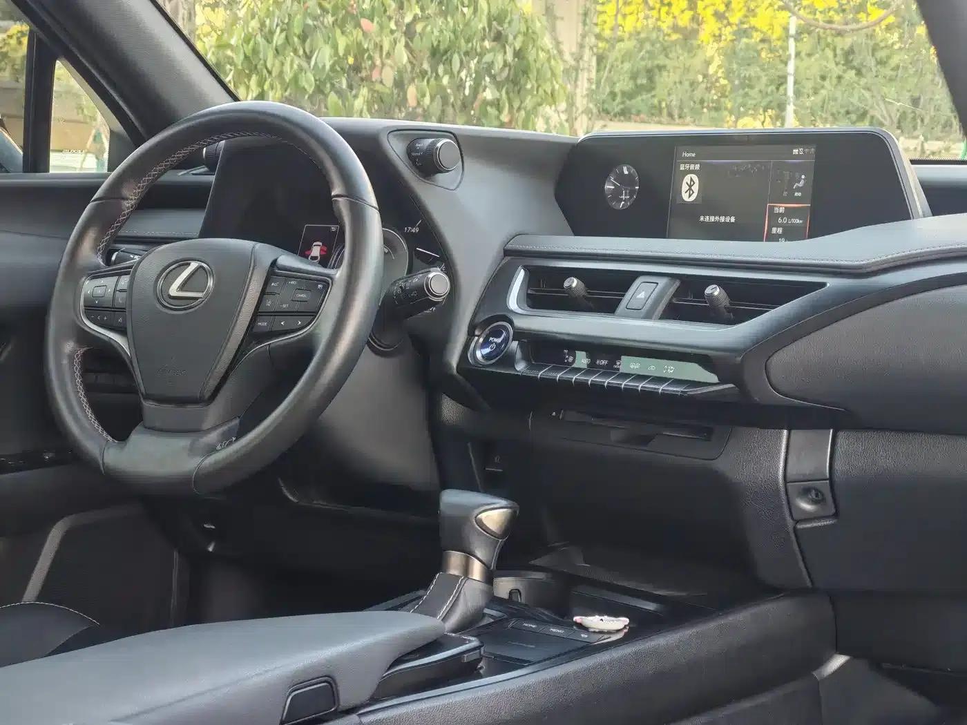 Lexus UX 2020 260h Explorer Edition — миниатюра 12