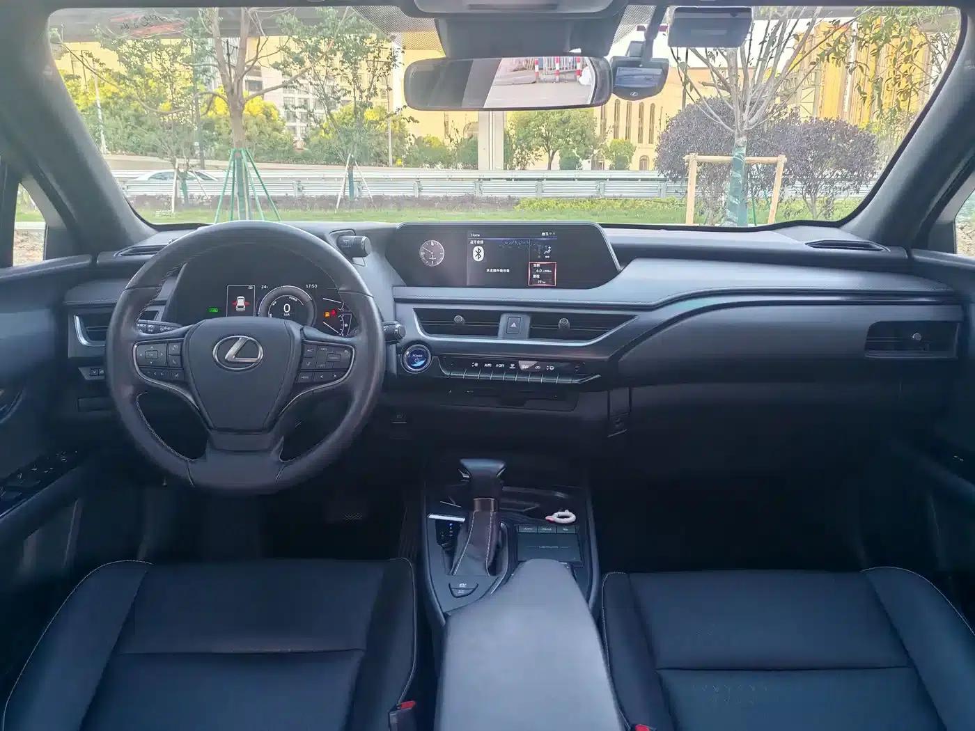 Lexus UX 2020 260h Explorer Edition — миниатюра 14