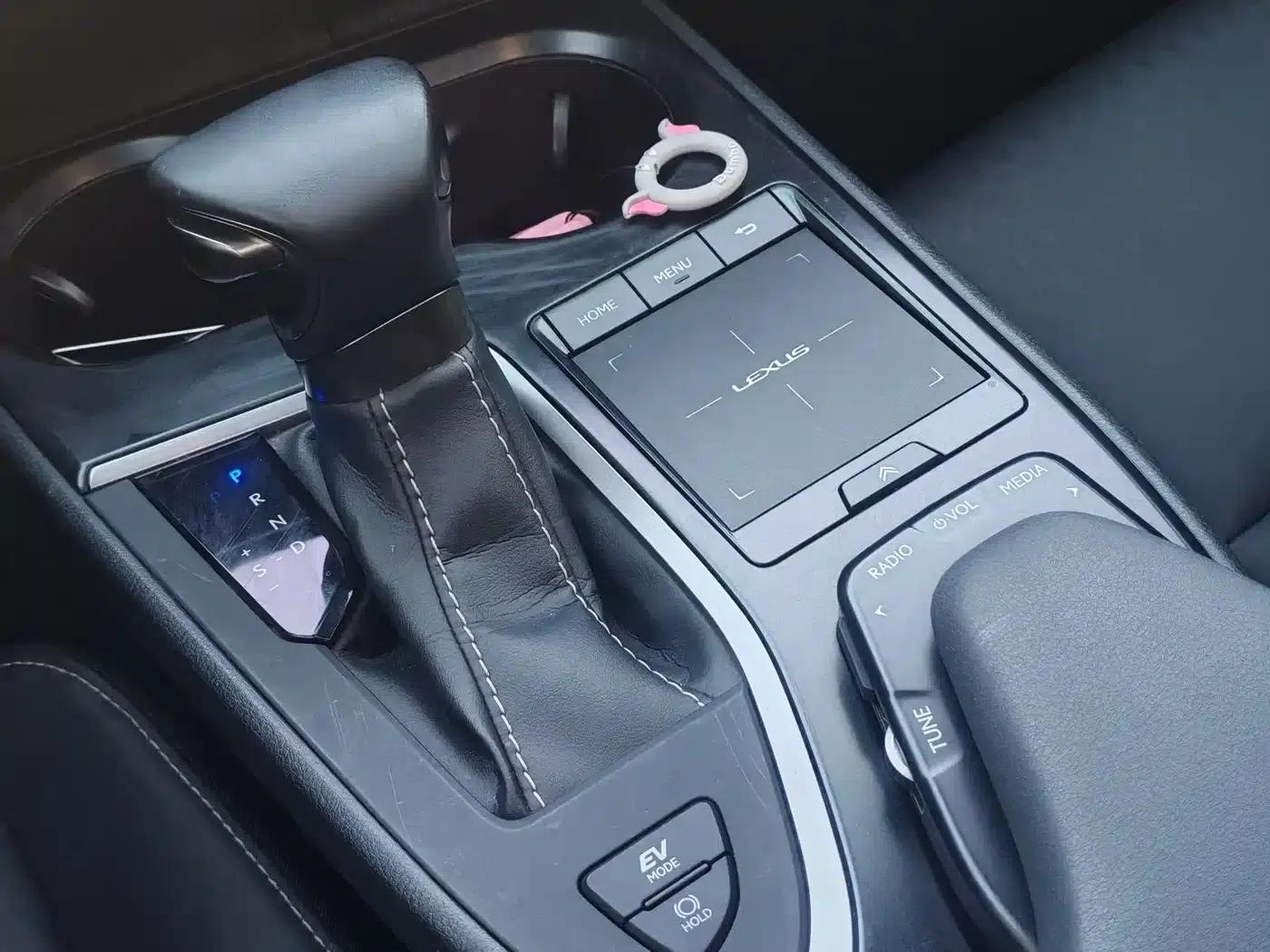 Lexus UX 2020 260h Explorer Edition — миниатюра 15