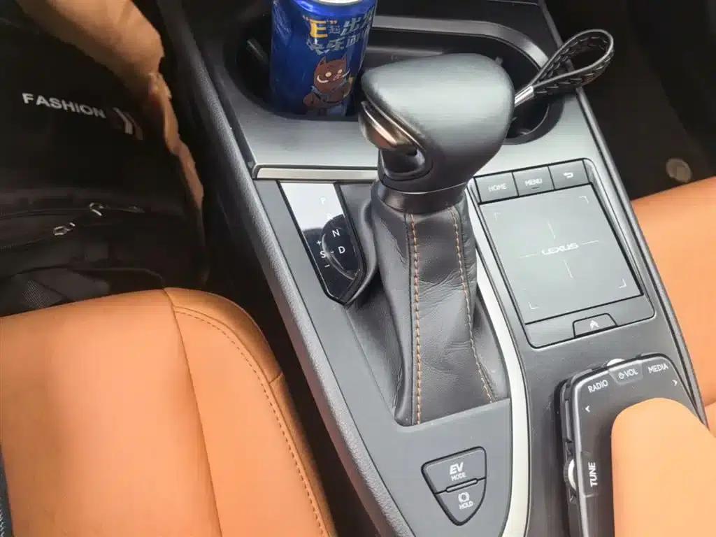 Lexus UX 2022 260h Explore Edition — миниатюра 14