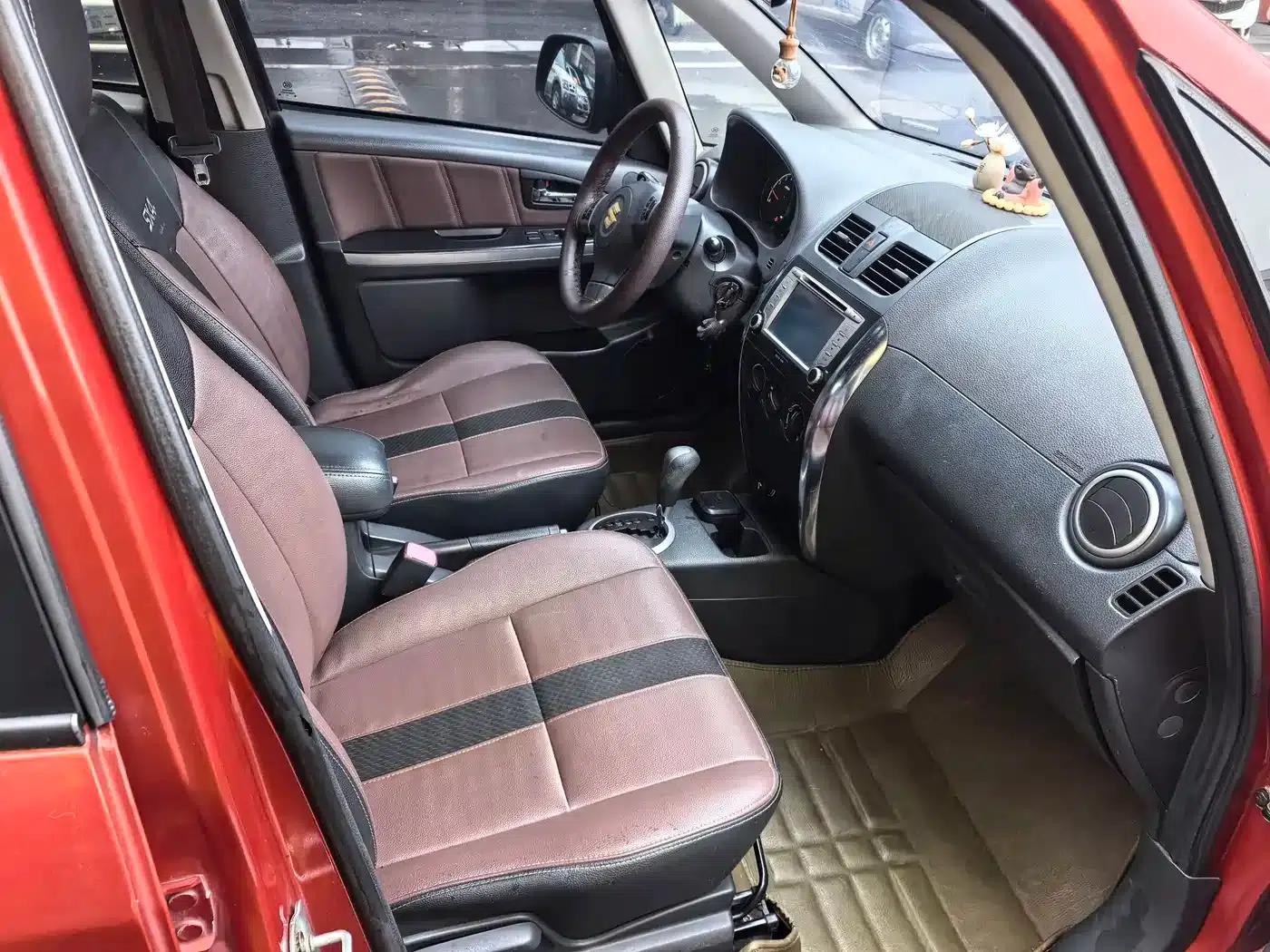 2011 SX4 Hatchback 1.6L Automatic Sport — миниатюра 12