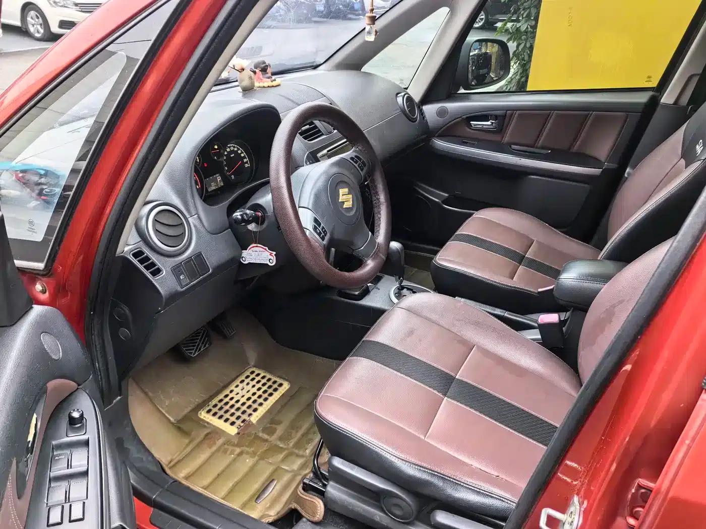 2011 SX4 Hatchback 1.6L Automatic Sport — миниатюра 5