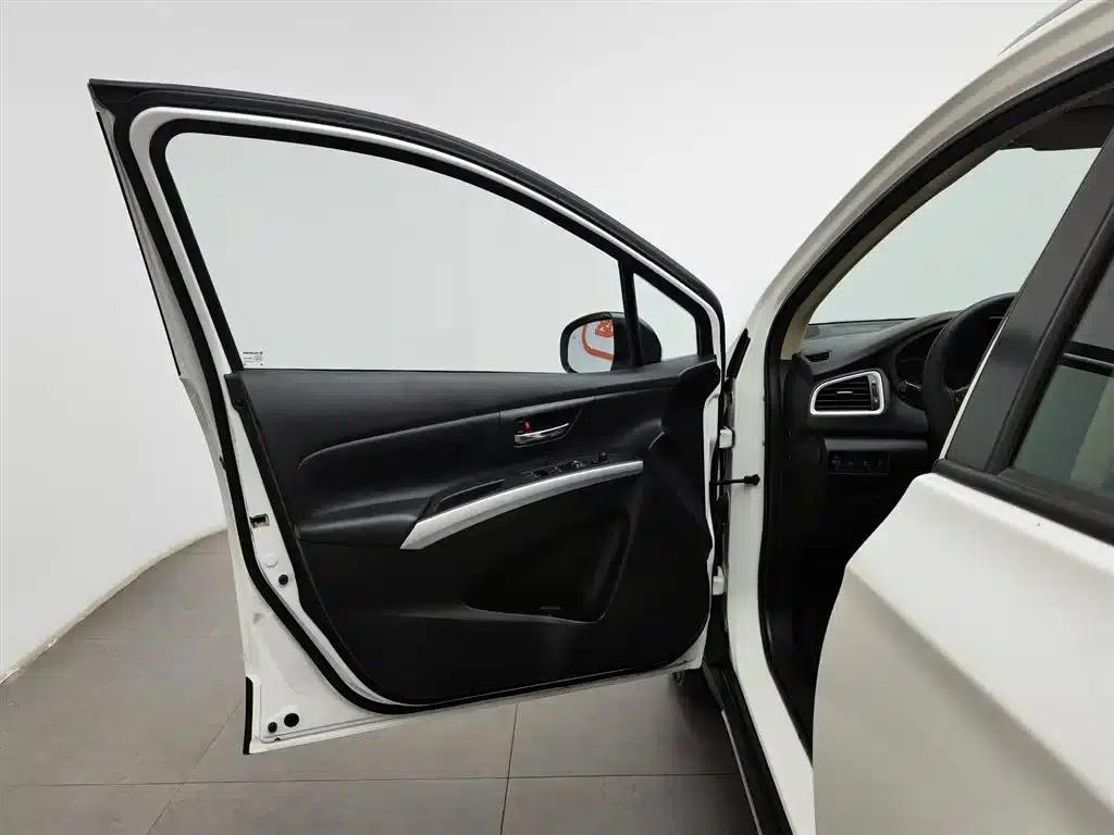 Vitara 2015 1.6L Manual 2WD Elite — миниатюра 8