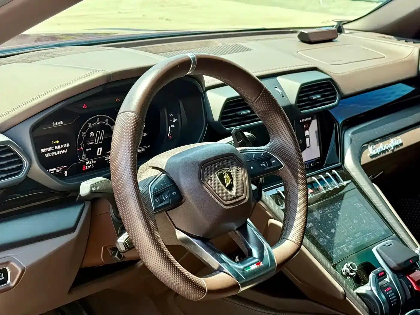 2023 Urus 4.0T V8 S — миниатюра 7