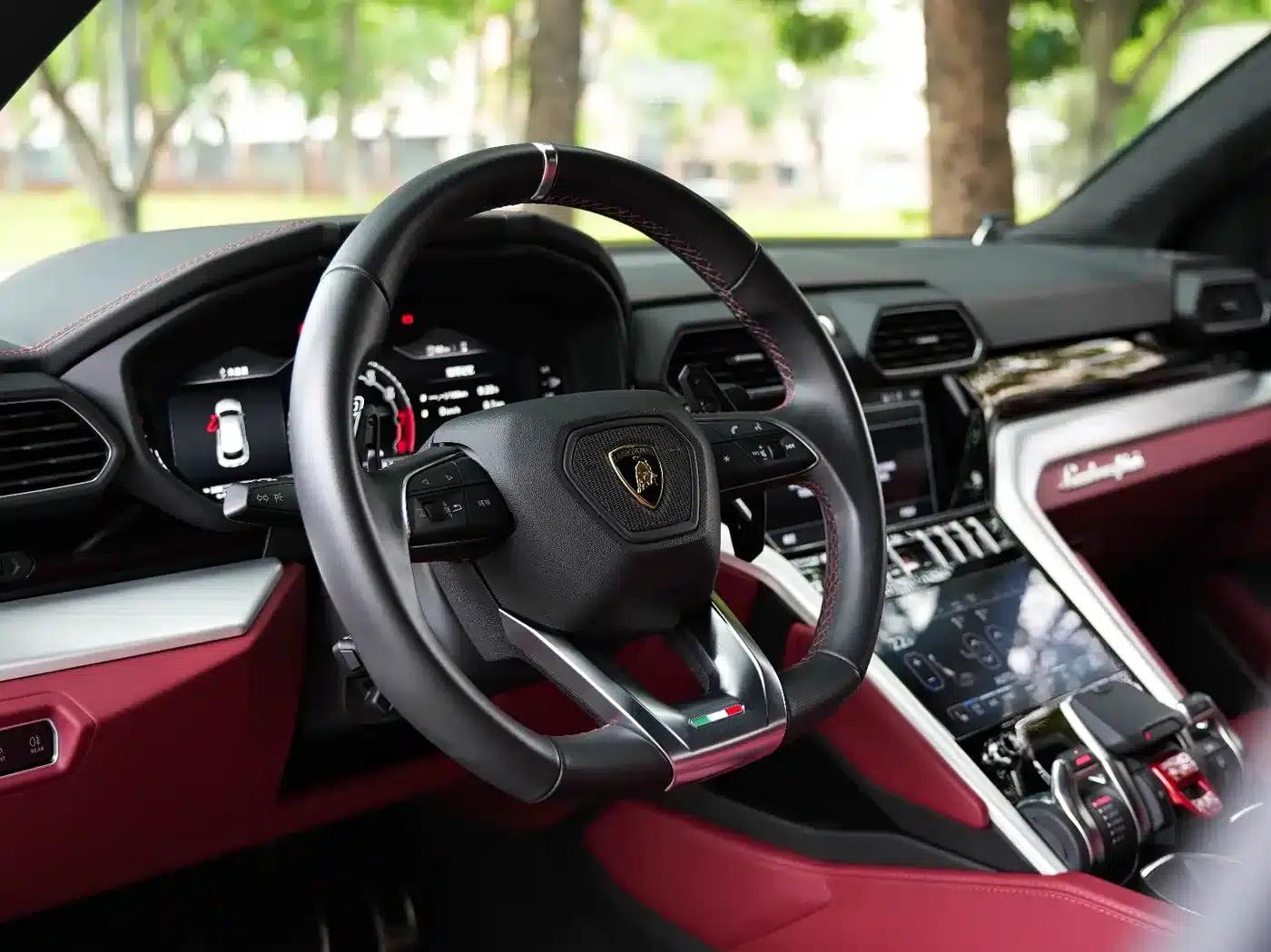 2023 Urus 4.0T V8 S — миниатюра 12